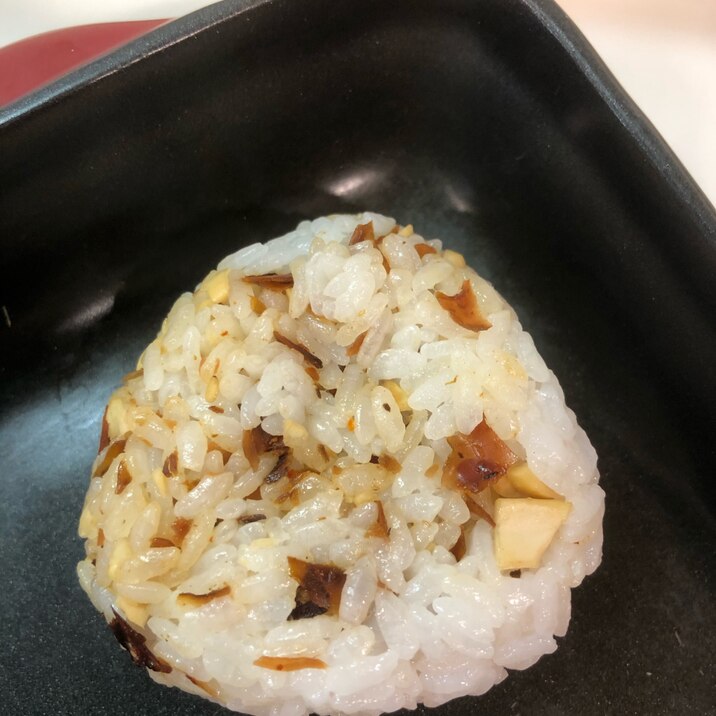 【焼津産】鰹節チップス〝バリ勝男クン〟のおにぎり